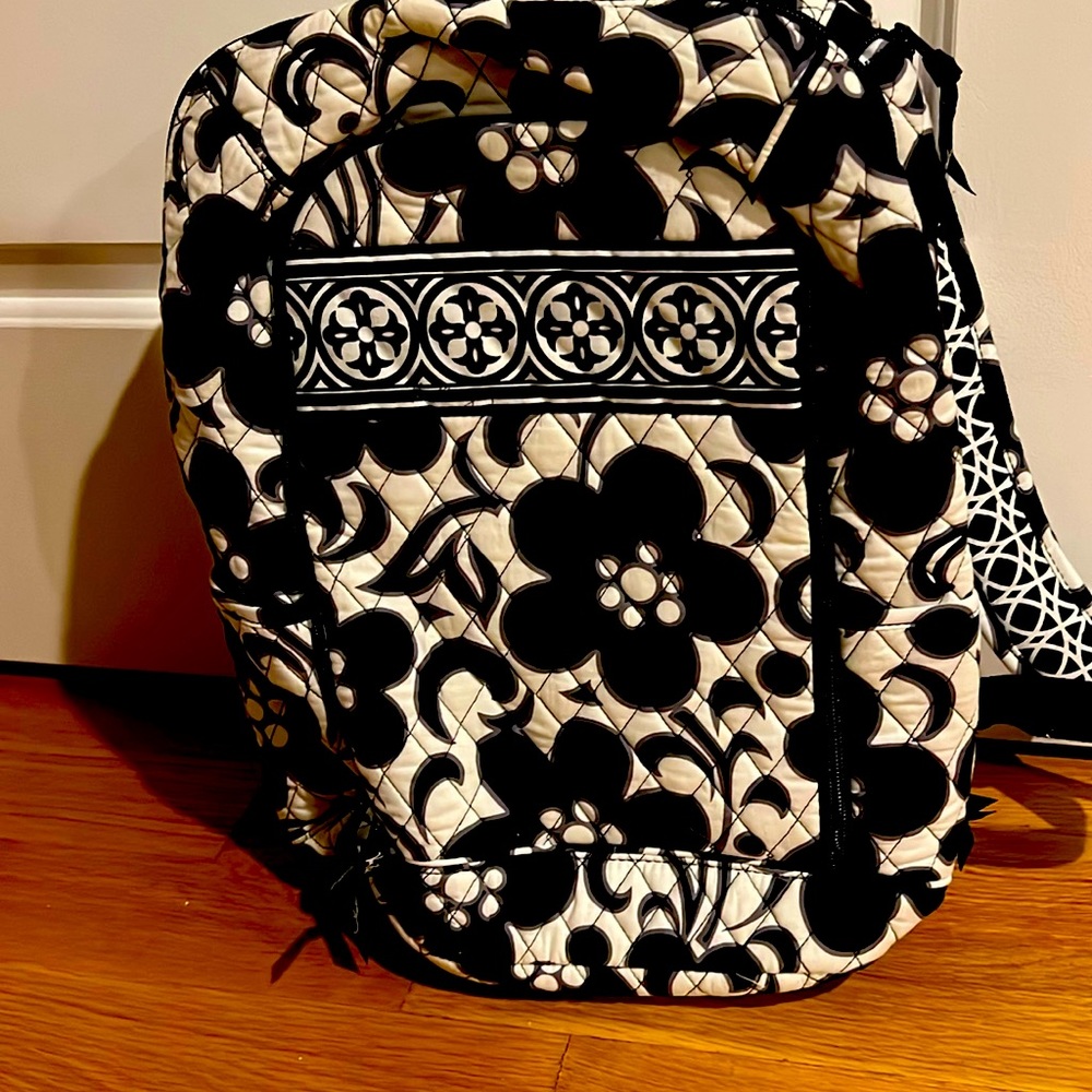 Vera Bradley Black and white backpack. Great condition! Looks brand new.